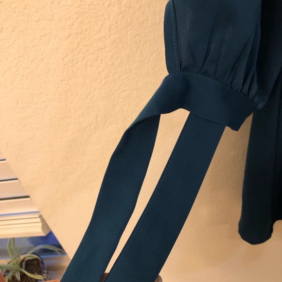 BloomChic Dark Teal Blouse with Acrylic Chain Detail and Tie Sleeves 14-16 NWT - Picture 3 of 8